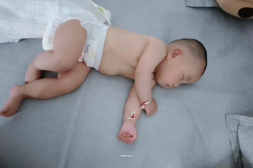 高唐三个月宝宝抬头不稳